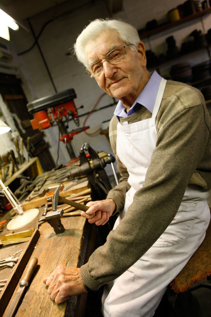 Above: Stan at his work bench (Photo: Ian M Spooner/Sheffield Industrial Museums Trust)