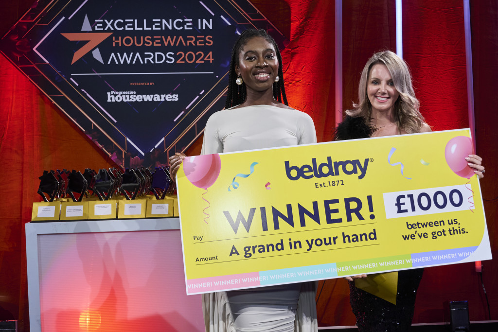 Above: Harrods’ Margarat Osei-Bonsu collects the big cheque of the night from generous benefactor, Jenny Stewart at Ultimate Products.