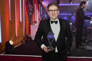 Dalibor Benjamin with the Airtender award.